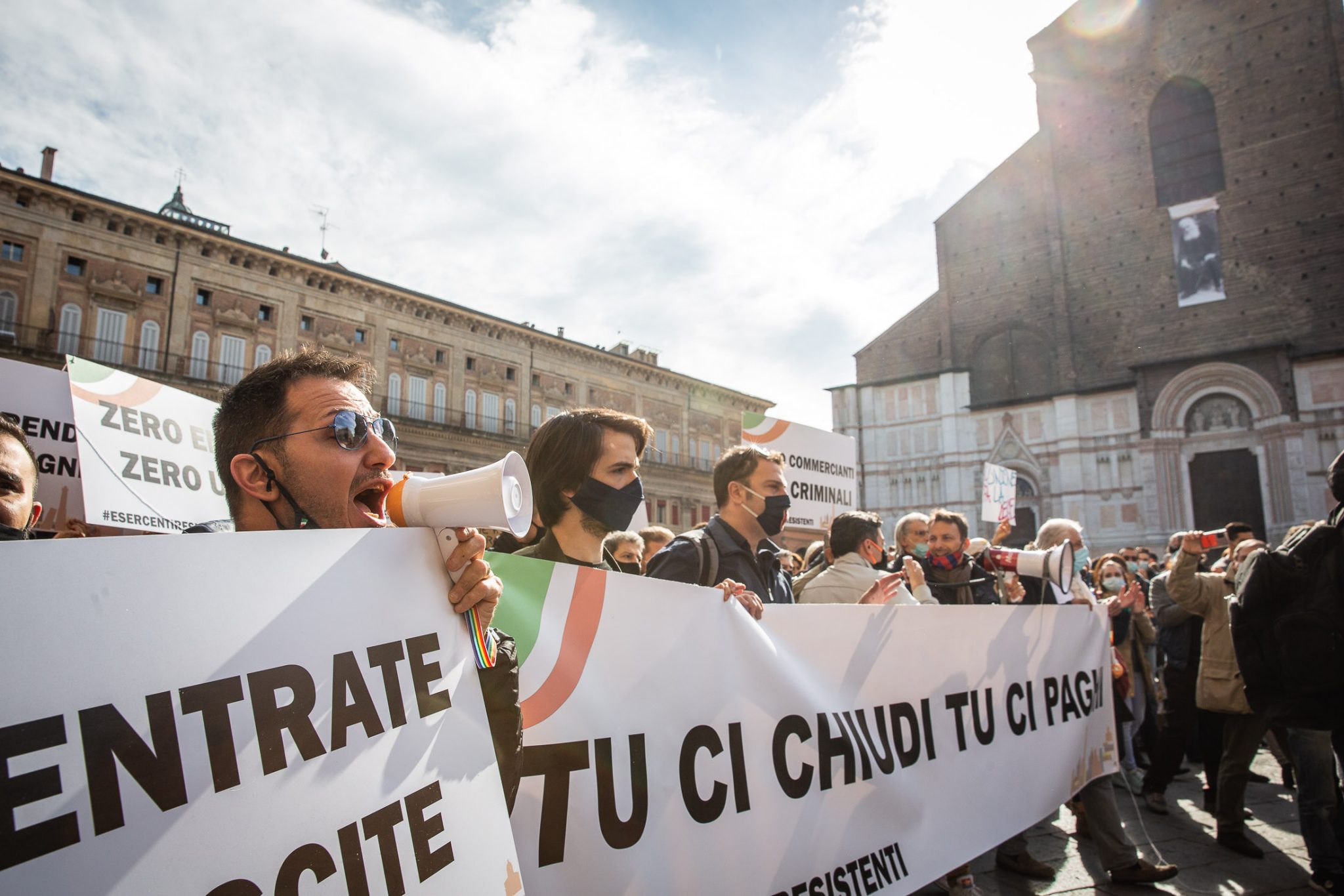 MANIFESTAZIONE PIAZZA MAGGIORE BOLOGNA RISTORATORI, TRASPORTI,